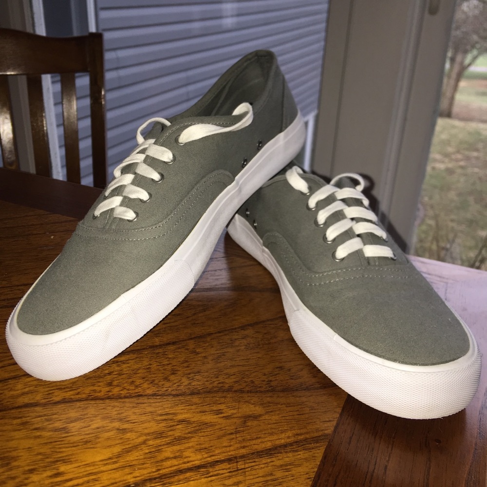 BRAND NEW! American Eagle Men’s Grey Canvas Shoes